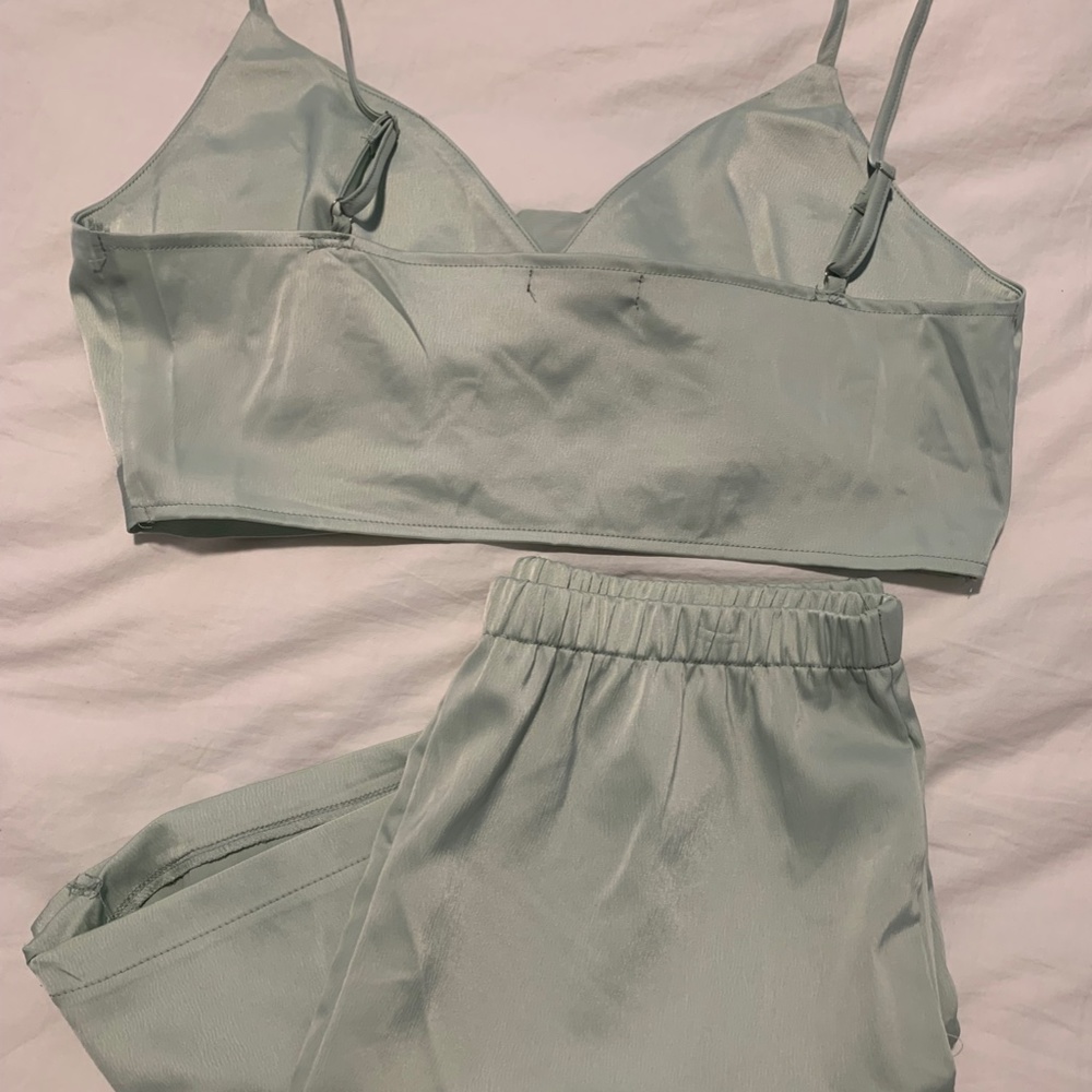 Two piece set - Picture 5 of 5